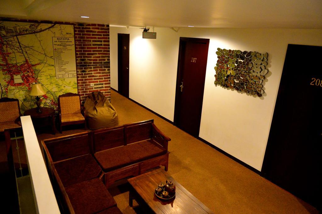 Capsule Hostel Old Batavia Jakarta Buitenkant foto