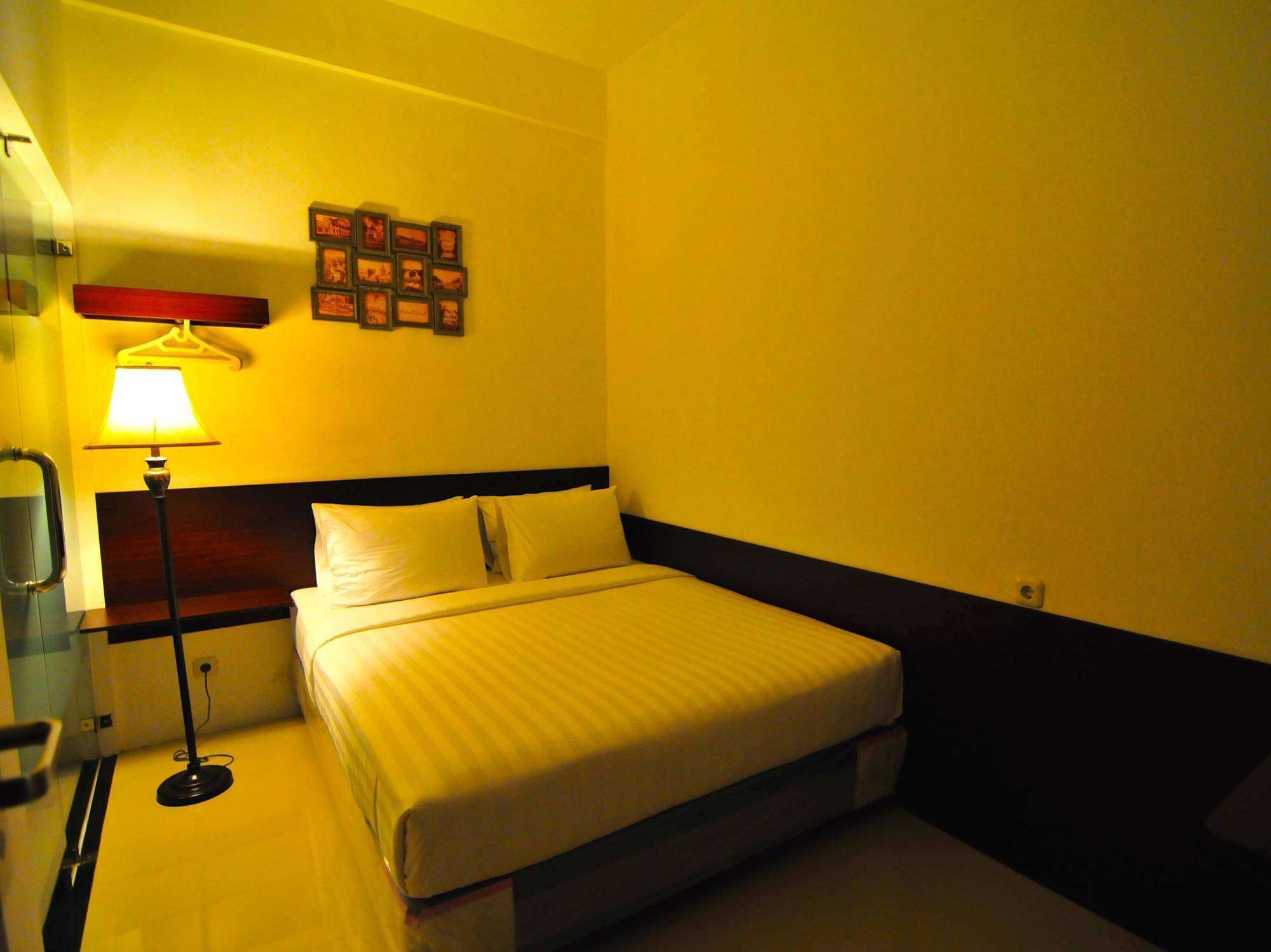 Capsule Hostel Old Batavia Jakarta Buitenkant foto