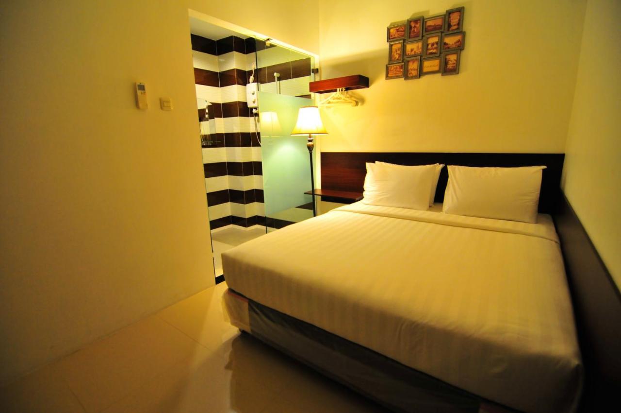 Capsule Hostel Old Batavia Jakarta Buitenkant foto