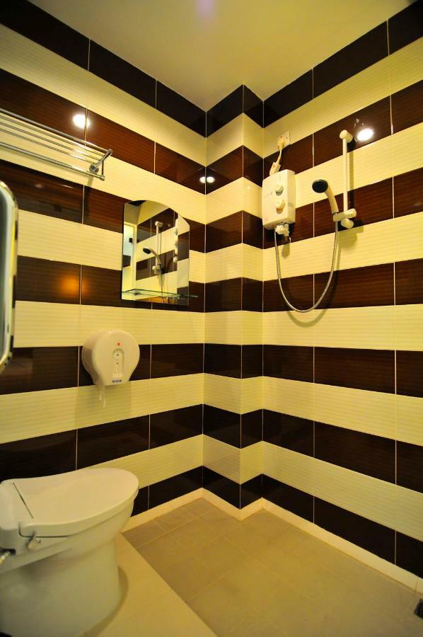 Capsule Hostel Old Batavia Jakarta Buitenkant foto