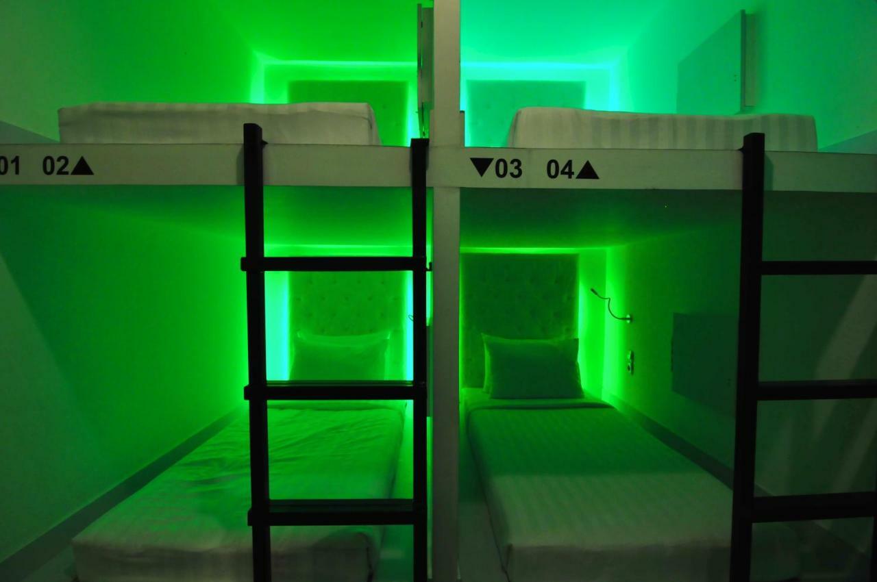 Capsule Hostel Old Batavia Jakarta Buitenkant foto