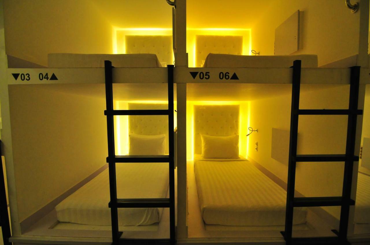 Capsule Hostel Old Batavia Jakarta Buitenkant foto