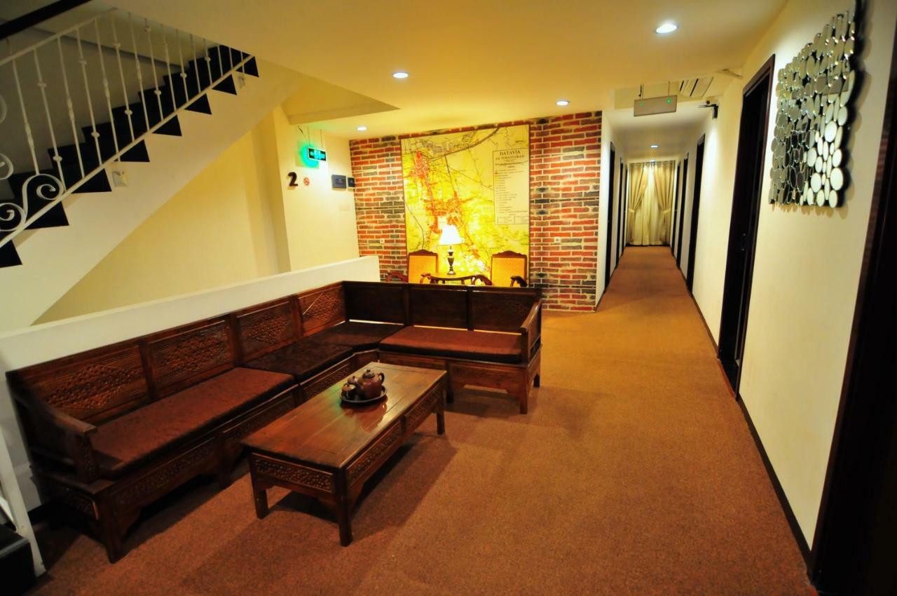 Capsule Hostel Old Batavia Jakarta Buitenkant foto