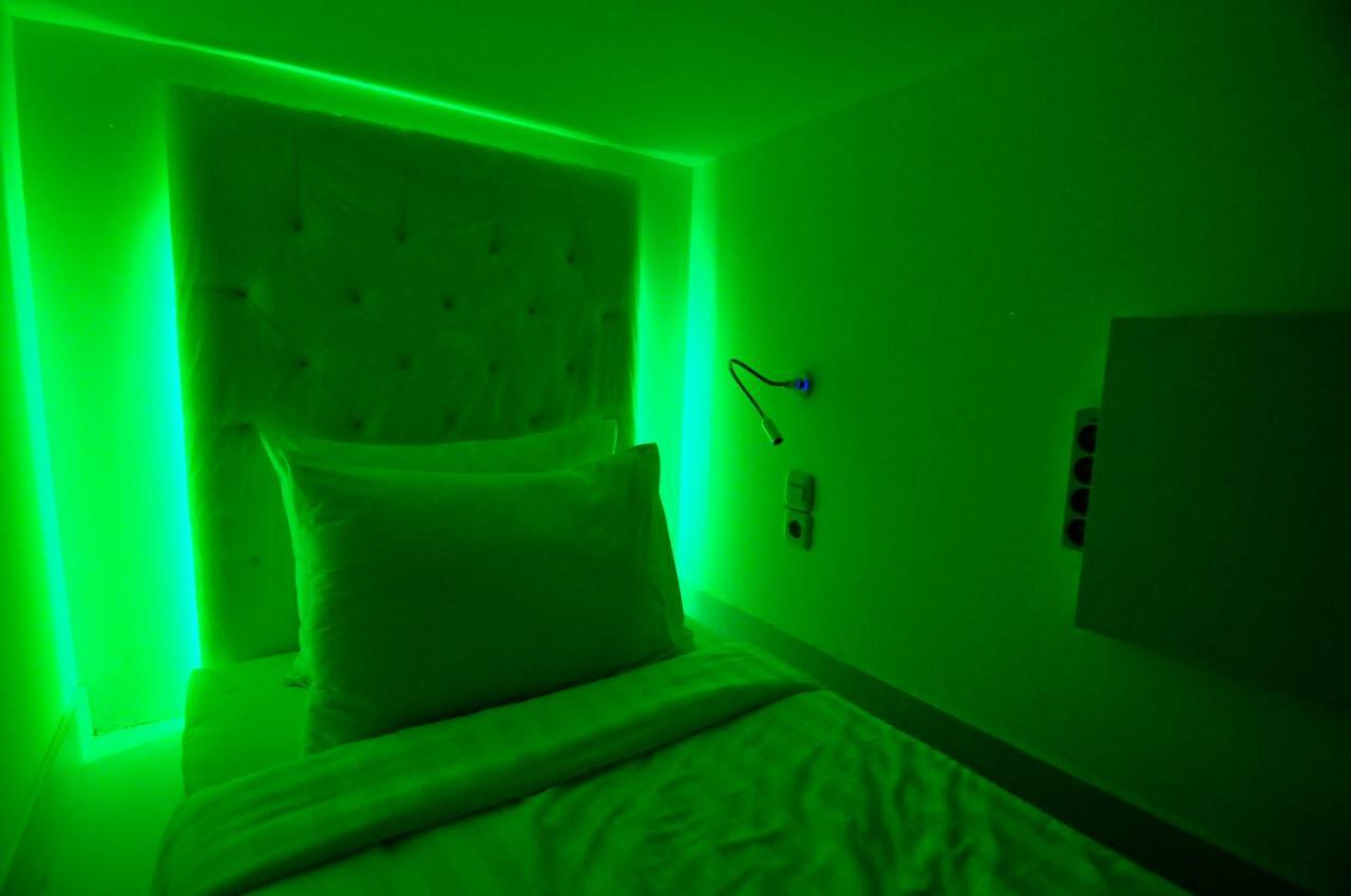 Capsule Hostel Old Batavia Jakarta Buitenkant foto